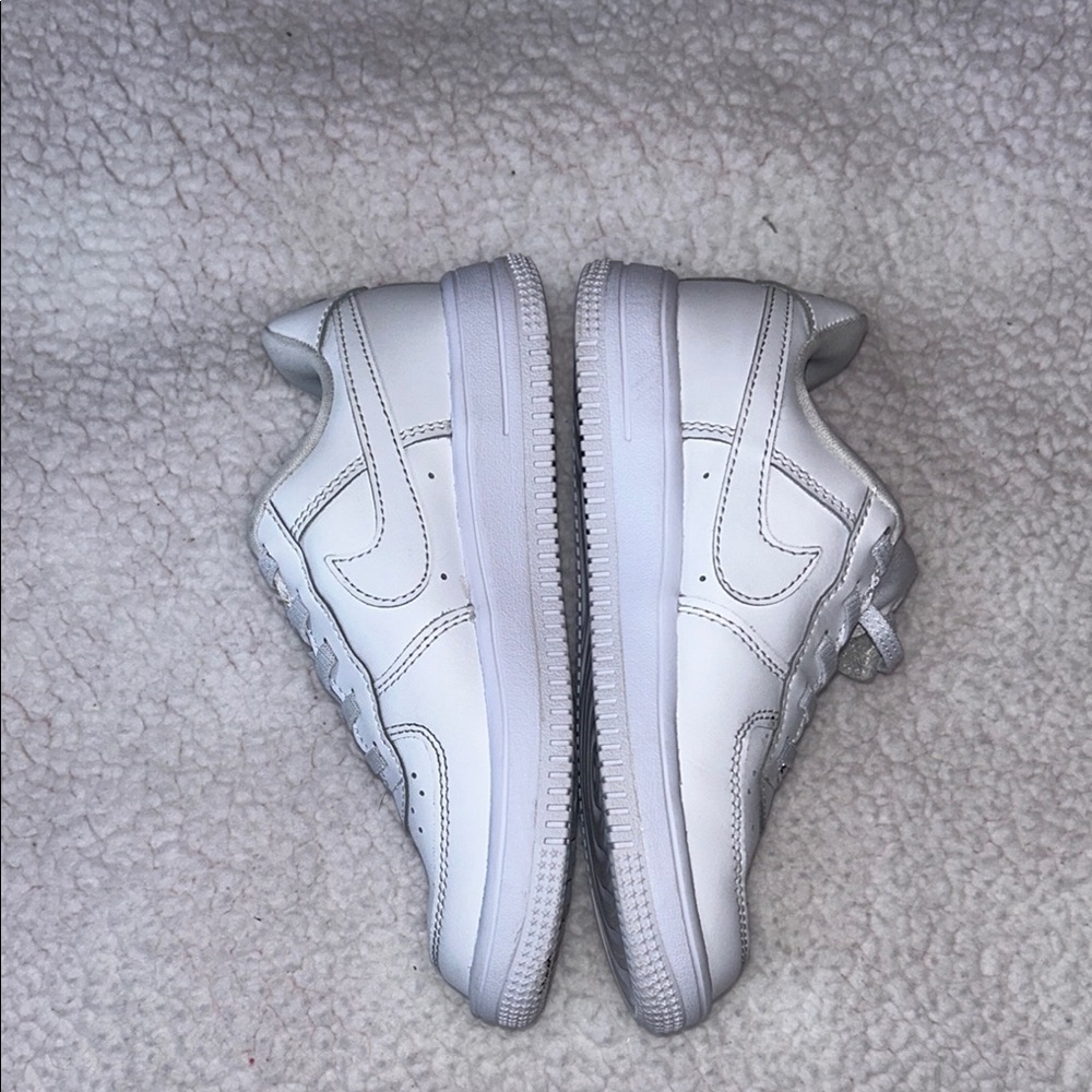 Nike White Sneakers Low-Top Leather Design - Picture 7 of 8